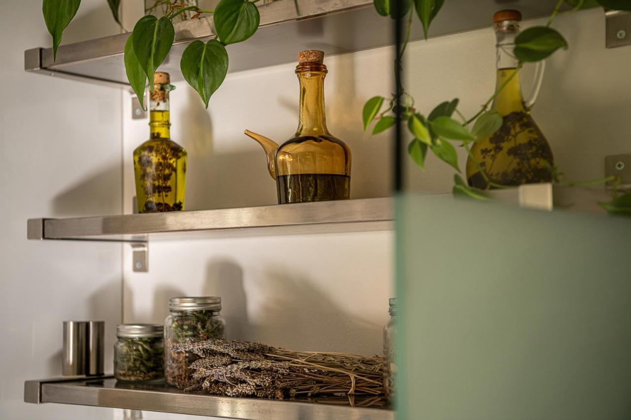 Olive Lemon Biophilic House & Lush Forest Garden فاموس المظهر الخارجي الصورة
