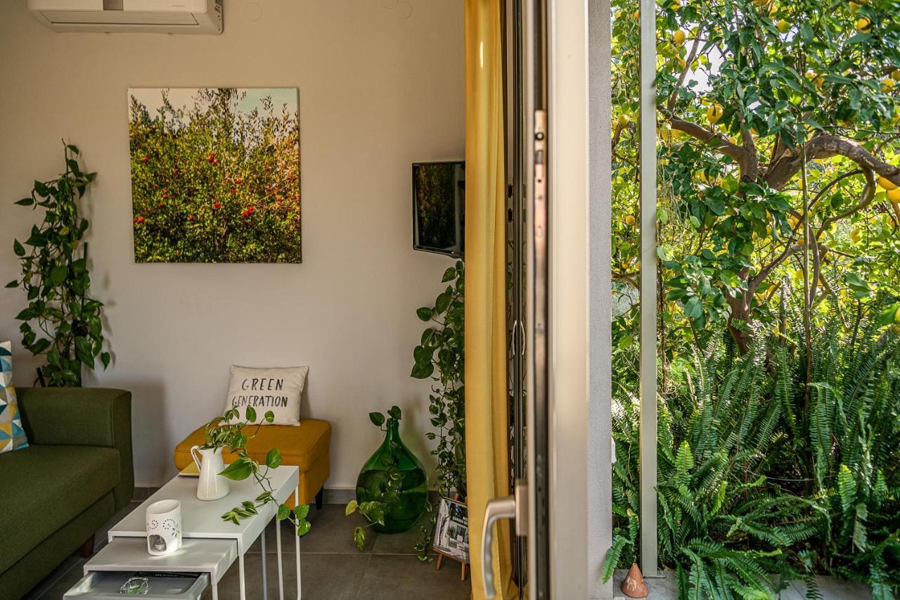 Olive Lemon Biophilic House & Lush Forest Garden فاموس المظهر الخارجي الصورة